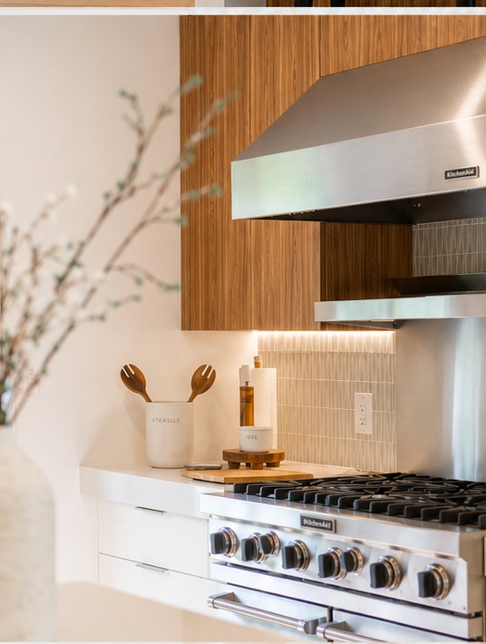 Range, hood and tile backsplash detail
